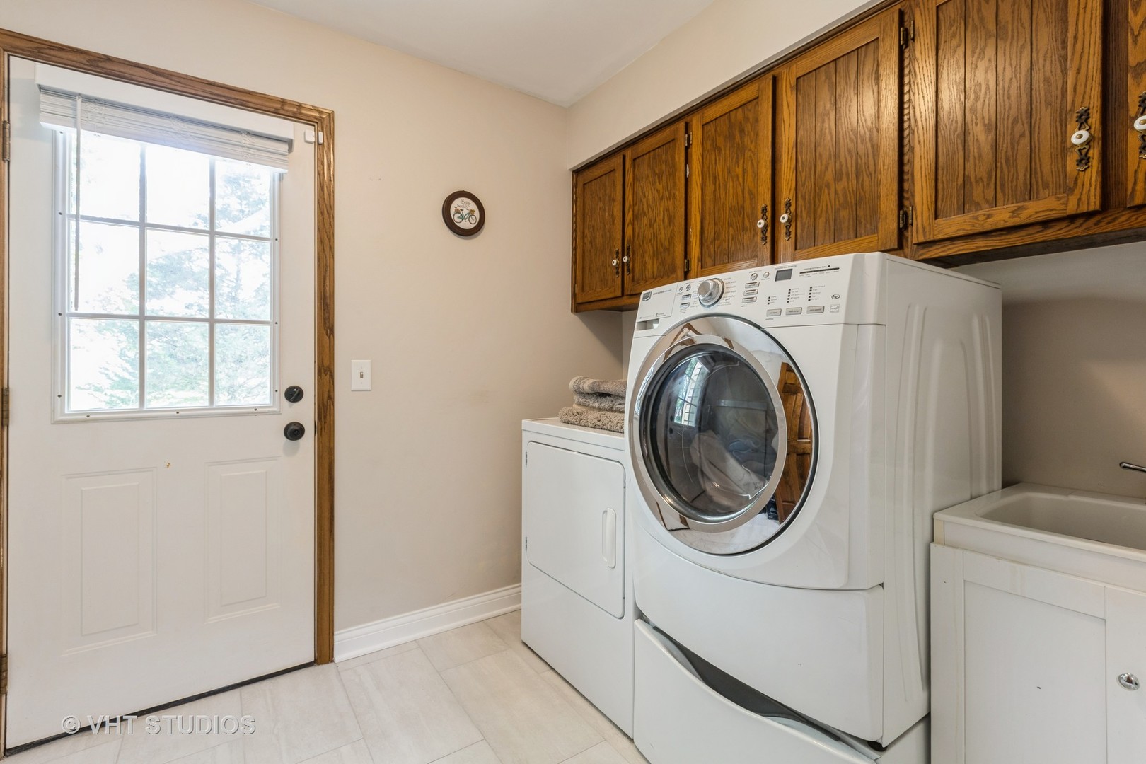 1532 Sequoia Road Naperville, IL 60540 - Photo 21 of 34 a utility room with dryer and washer