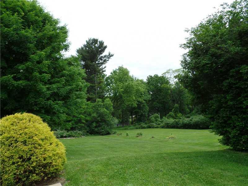 257 Johnston Road Upper St. Clair, PA 15241 - Photo 8 of 20 Yard/Garden.