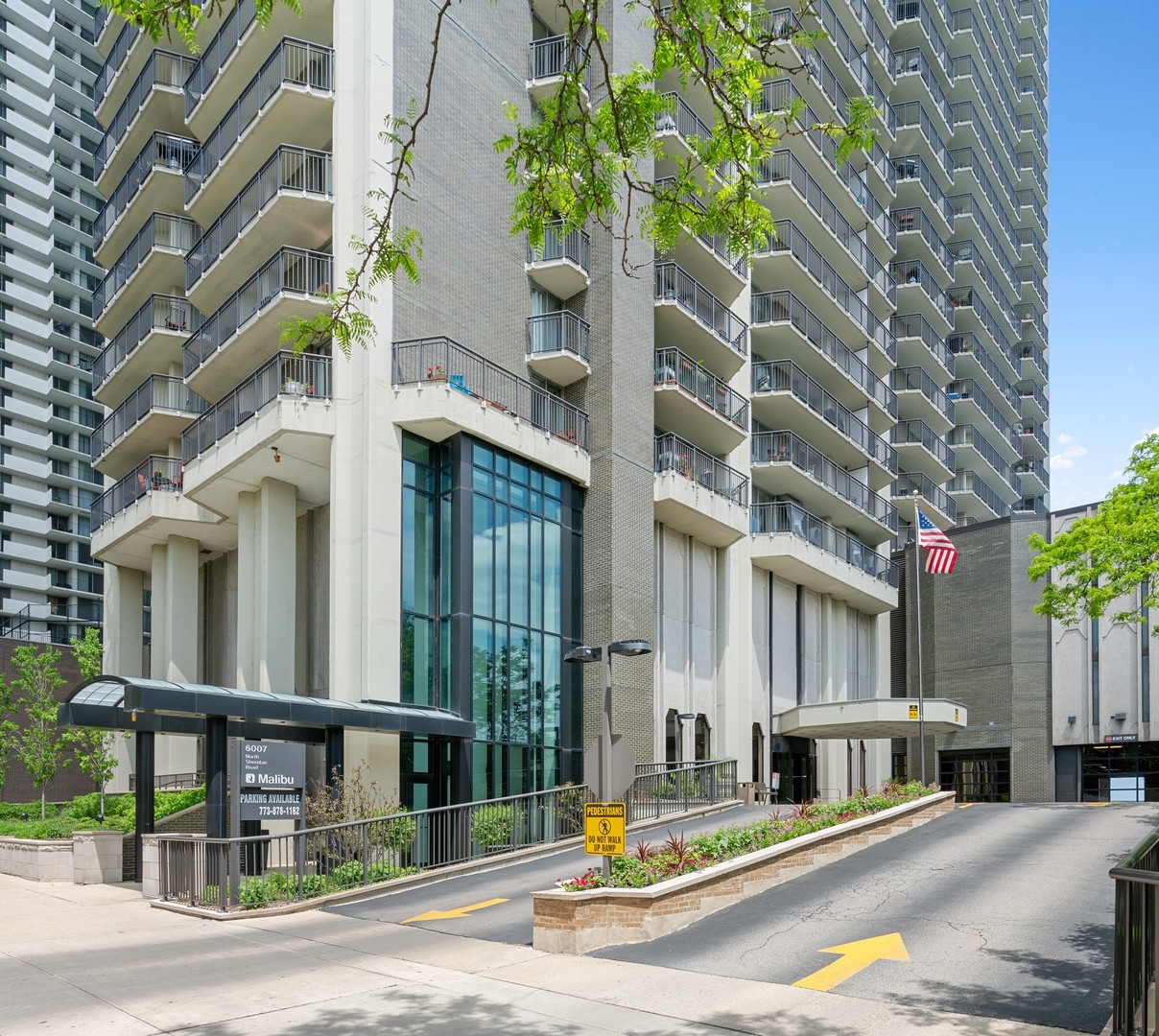 6007 North Sheridan Road, Unit 39C Chicago, IL 60660 - Photo 18 of 19 a view of a building with a street