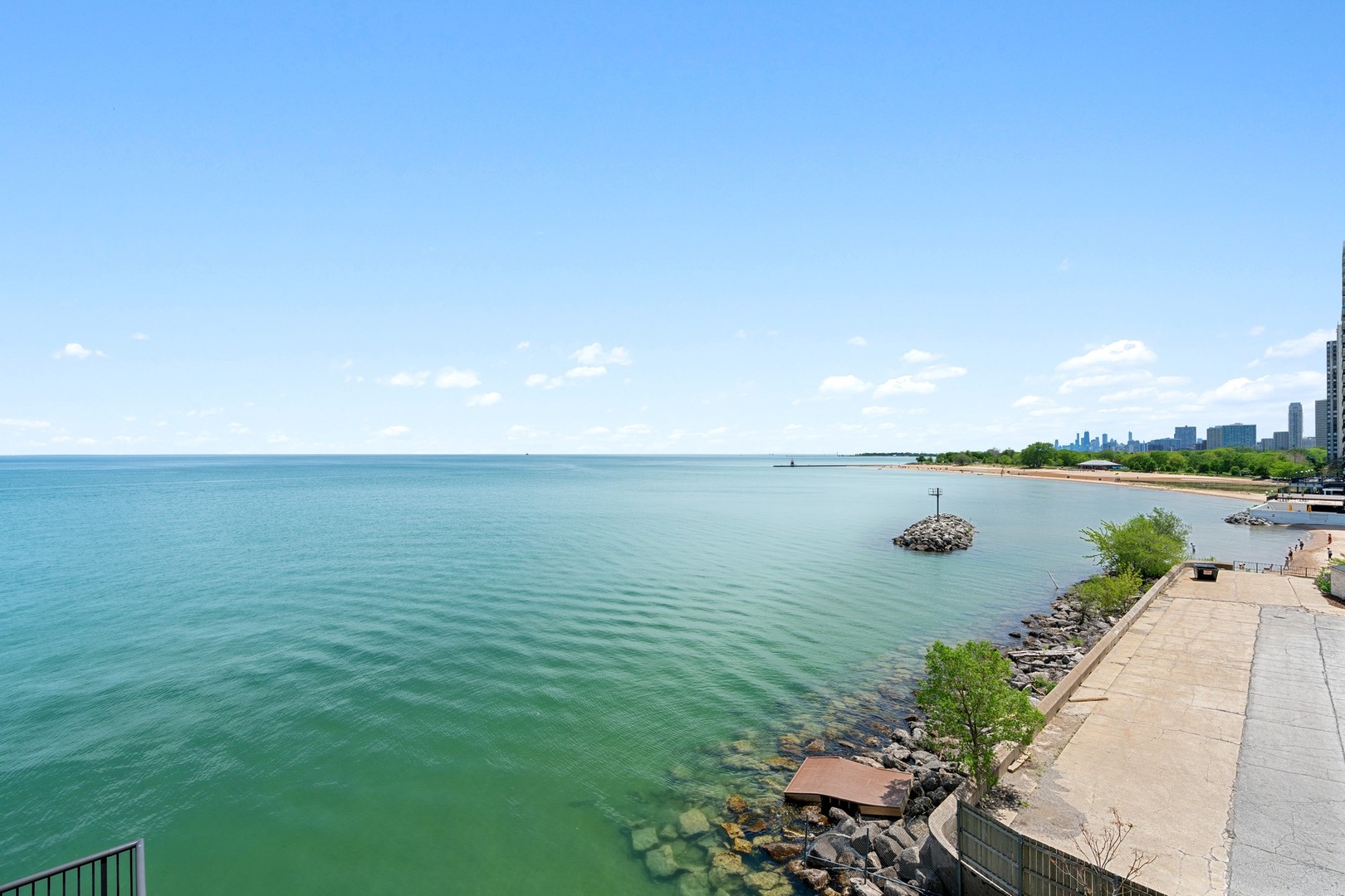 6007 North Sheridan Road, Unit 39C Chicago, IL 60660 - Photo 3 of 19 a view of a lake with a city