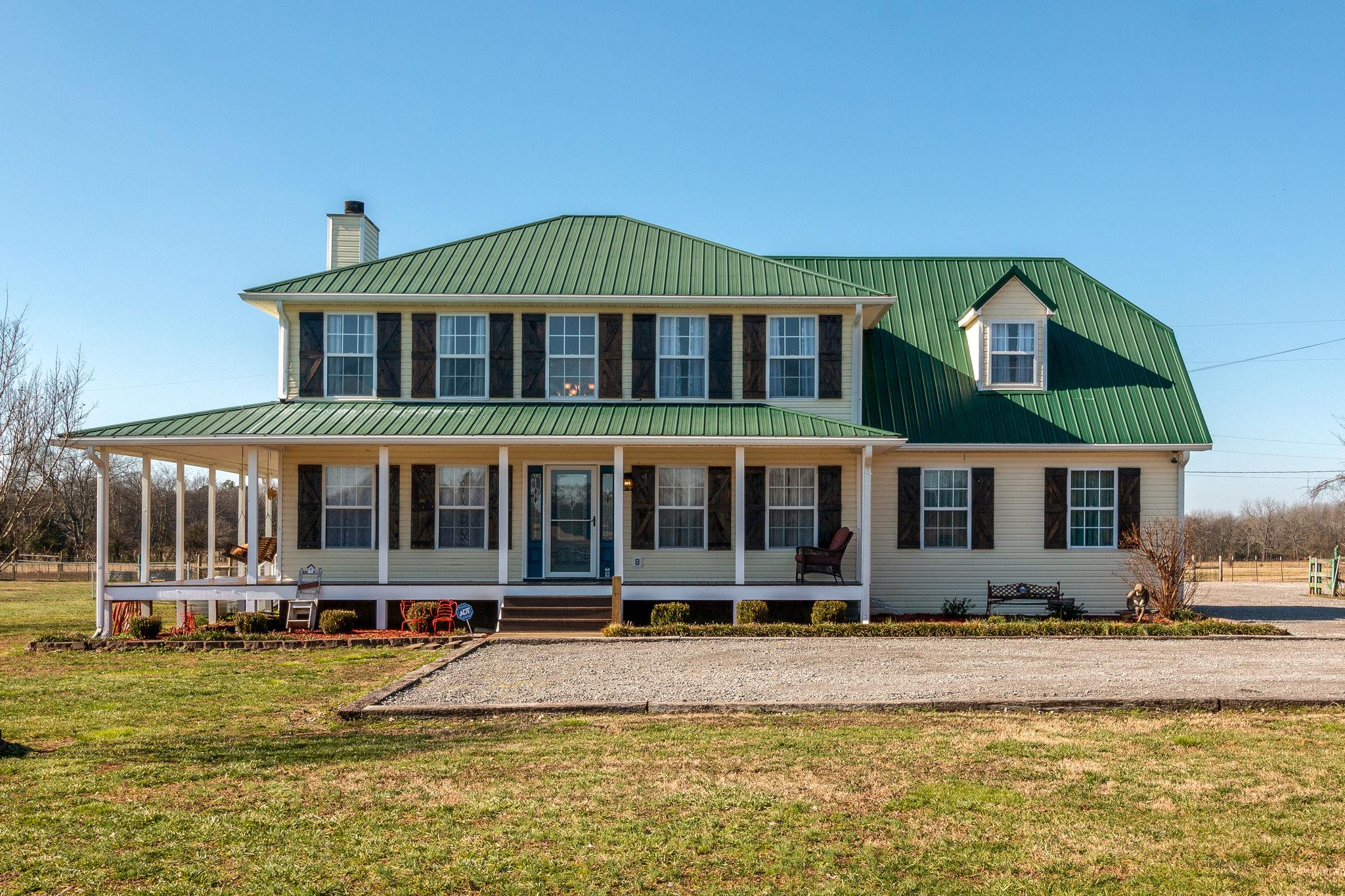 Welcome home to Lowry Rd!