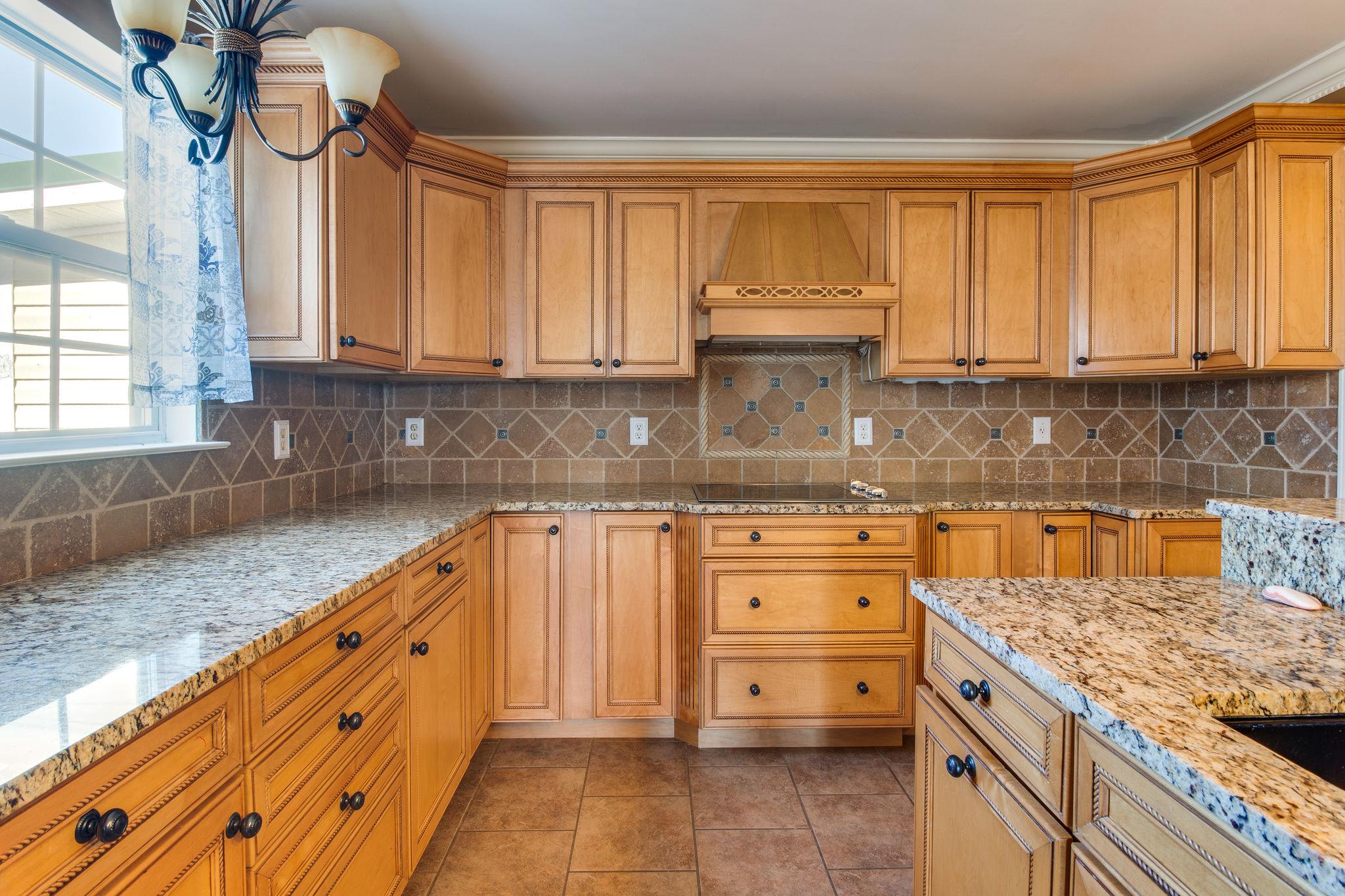 3015 Lowry Road Lewisburg, TN 37091 - Photo 10 of 30 lots of counter space and the kitchen has 2 pantry's !!