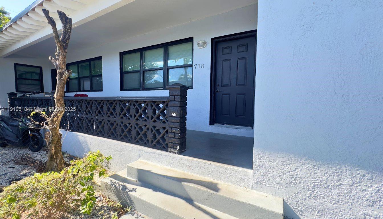 720 82nd Street, Unit 718 Miami Beach, FL 33141 - Photo 10 of 12 a view of entryway