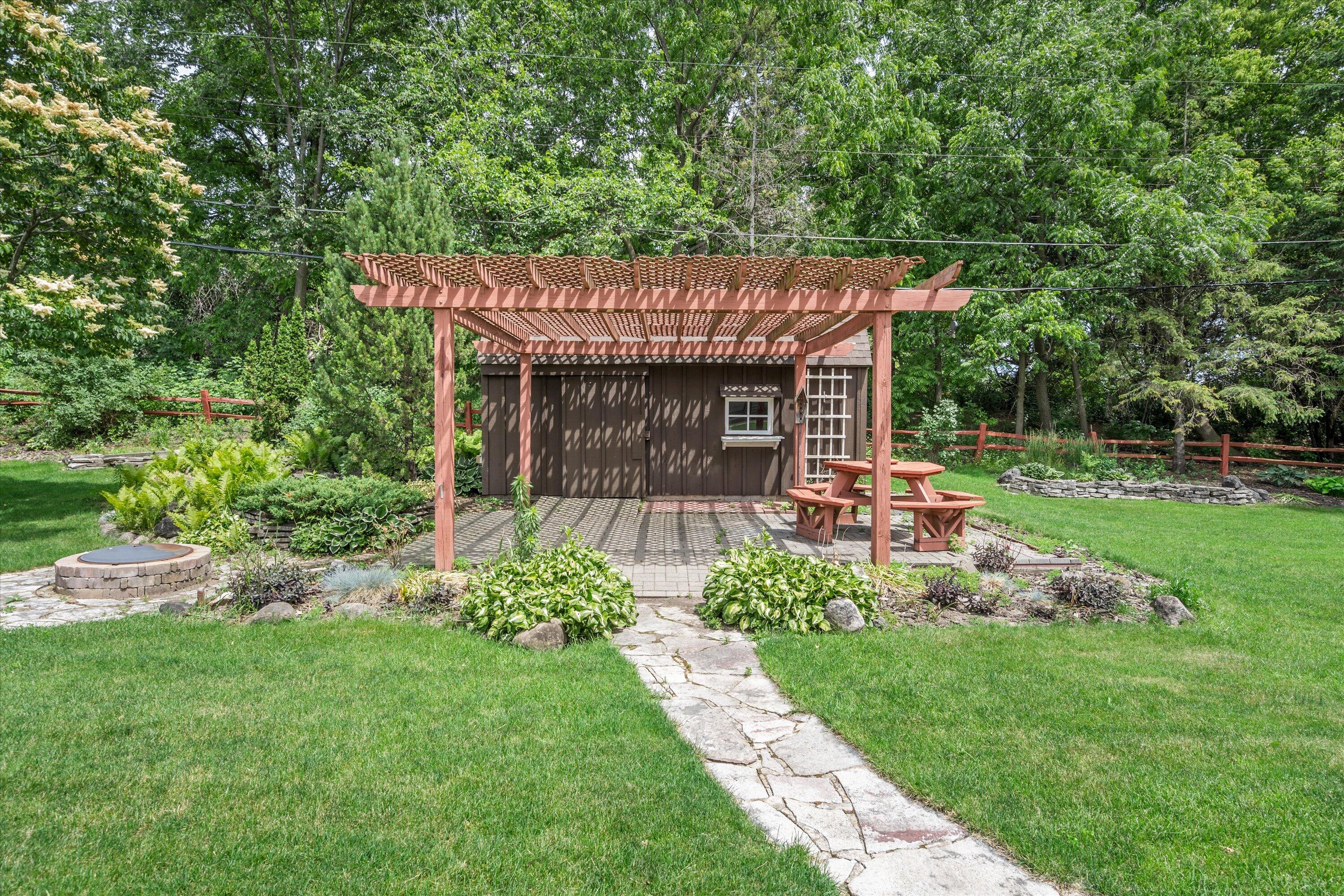 W136N8704 Esquire Road Menomonee Falls, WI 53051 - Photo 33 of 36 Shed