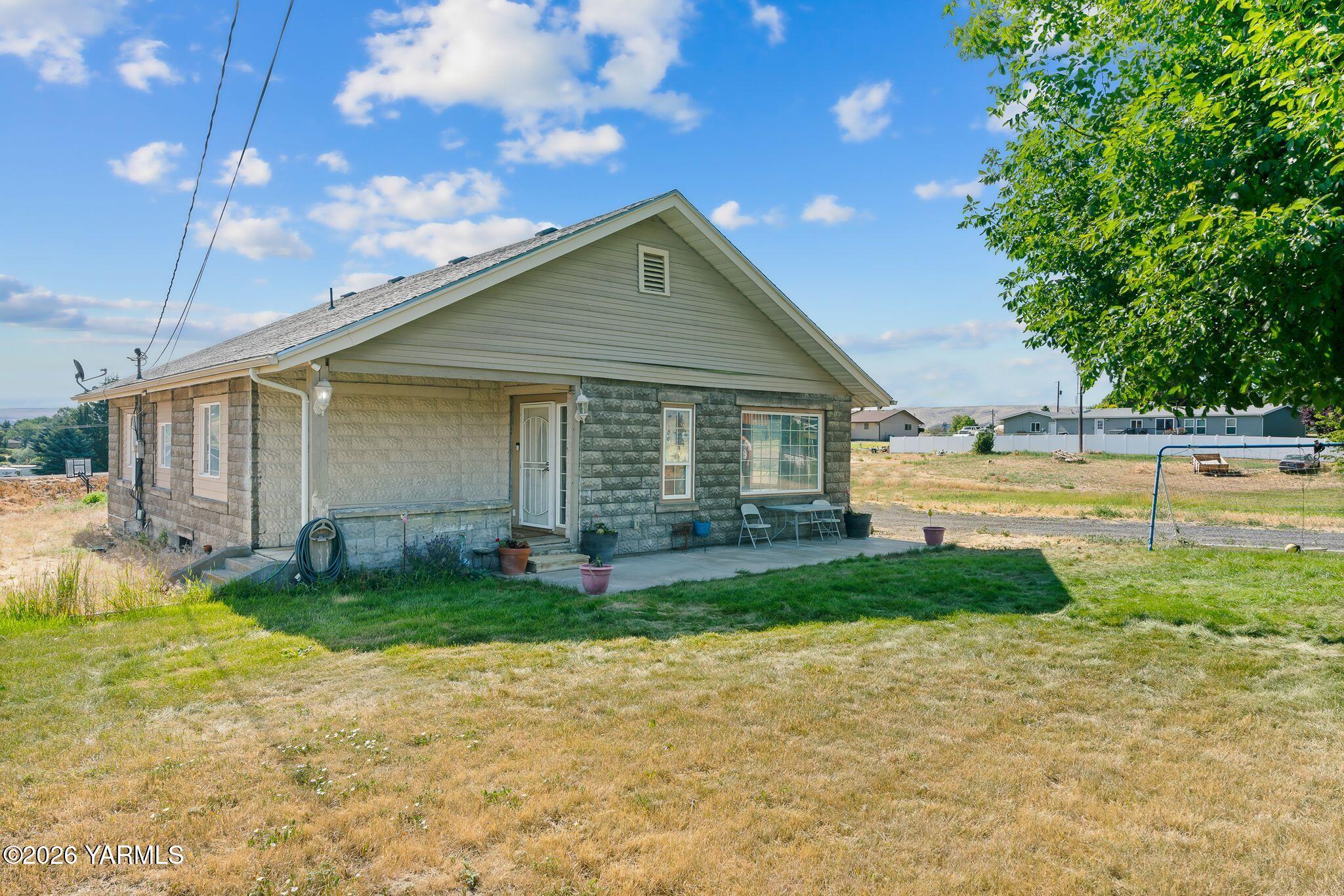 1761 Selah Loop Road Selah, WA 98942 - Photo 2 of 37 1761 Selah Loop Rd-2