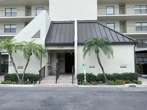 $3,000 | 3300 Cove Cay Drive, Unit 2A, Clearwater, FL 33760