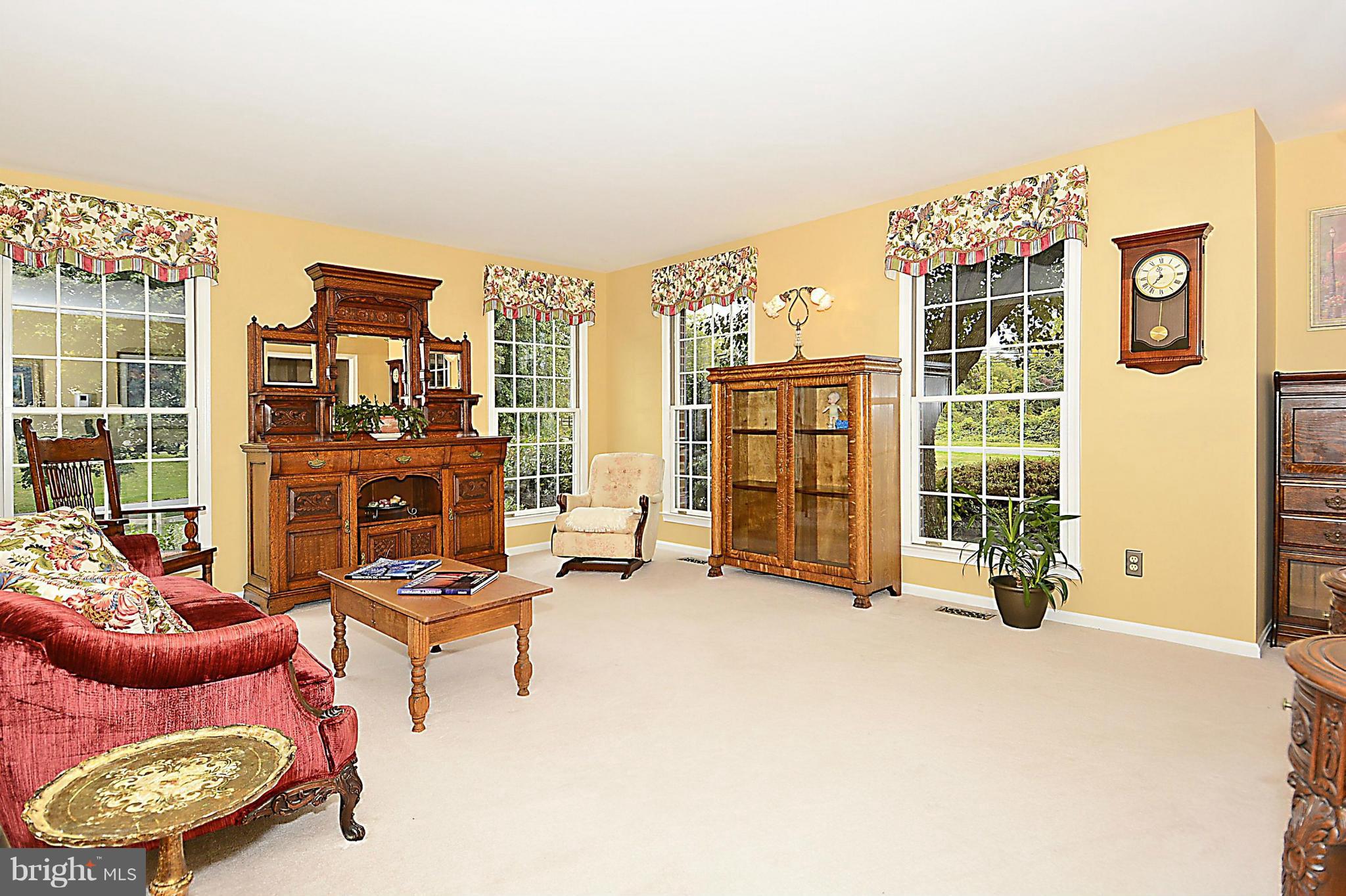 1879 Cherry Road Annapolis, MD 21409 - Photo 6 of 30 CHEERFUL LIVING ROOM