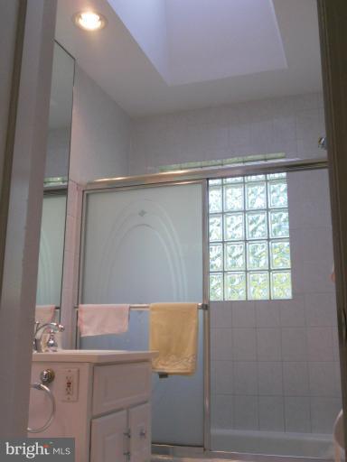 4019 Gallows Road Annandale, VA 22003 - Photo 13 of 18 Bath (Master)