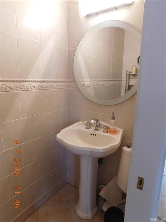 37335 Chesapeake Road Farmington Hills, MI 48335 - Photo 18 of 48
