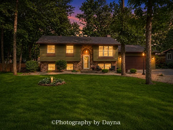 $349,999 | 5880 Muriel Lane, St. Anne, IL 60964