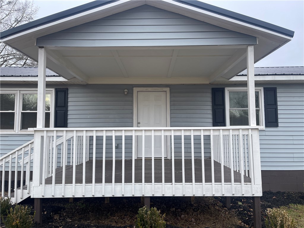 408 Hamby Road Starr, SC 29684 - Photo 3 of 37 Front Porch/Deck