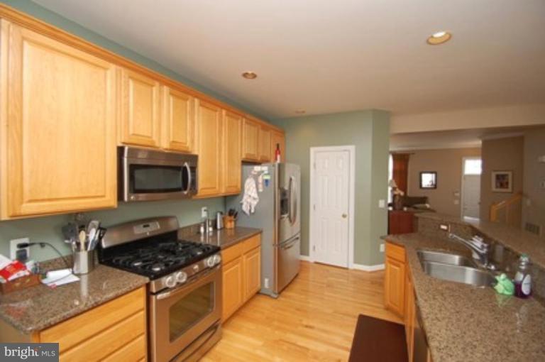 25537 Fretton Square South Riding, VA 20152 - Photo 14 of 23 Kitchen