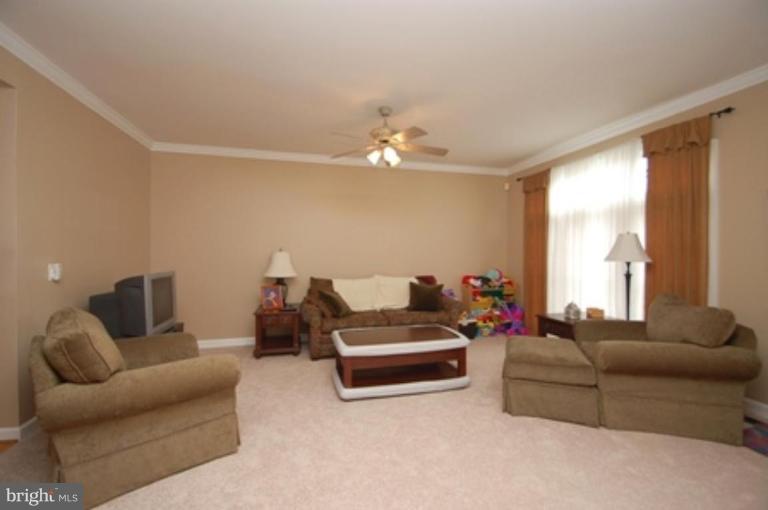 25537 Fretton Square South Riding, VA 20152 - Photo 16 of 23 Living Room