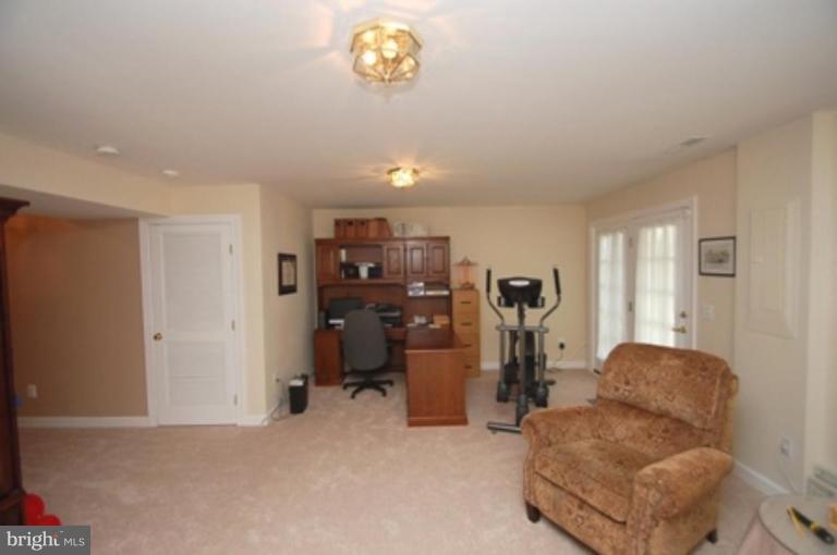 25537 Fretton Square South Riding, VA 20152 - Photo 4 of 23 Den