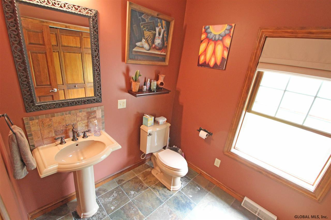 1225 Gordon Road Rotterdam, NY 12306 - Photo 16 of 52 Photo 16