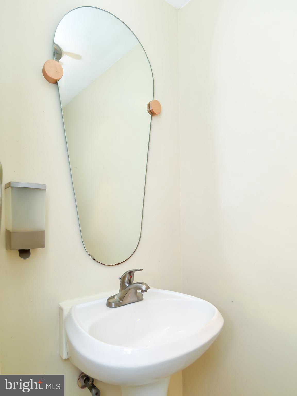3850 Woodhaven Road, Unit 1011 Philadelphia, PA 19154 - Photo 10 of 17 Main Floor Half Bath.