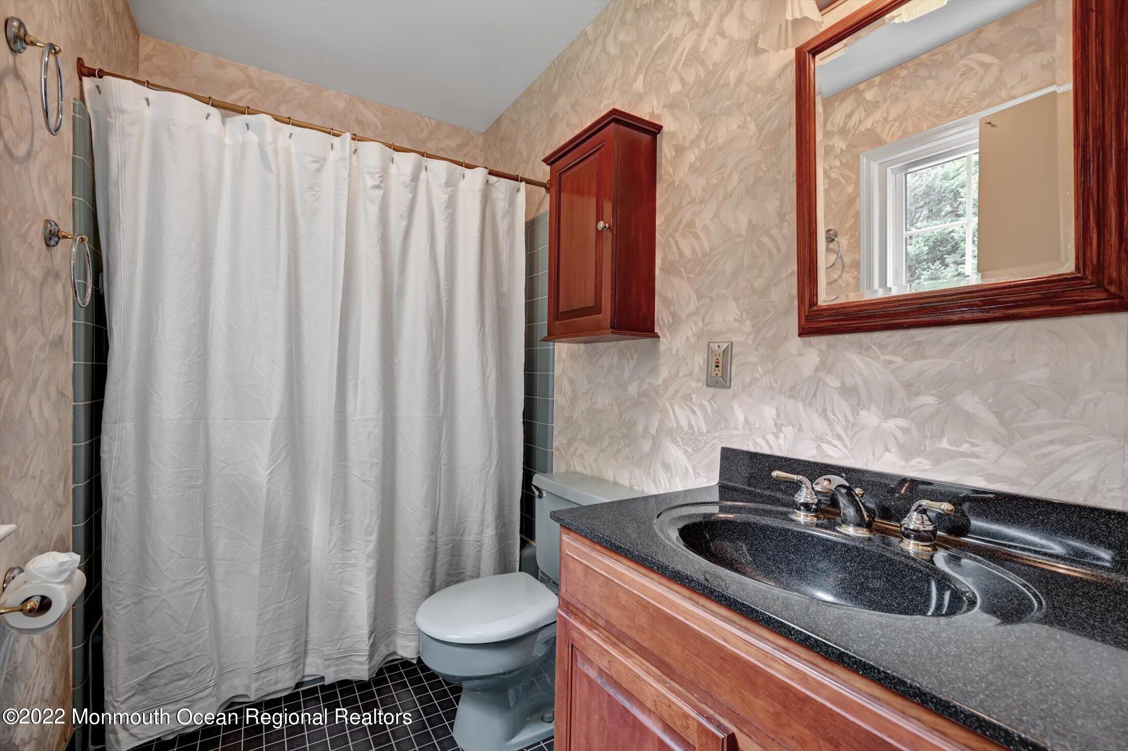 194 Ballantine Road Middletown, NJ 07748 - Photo 30 of 46 28-Primary full bath