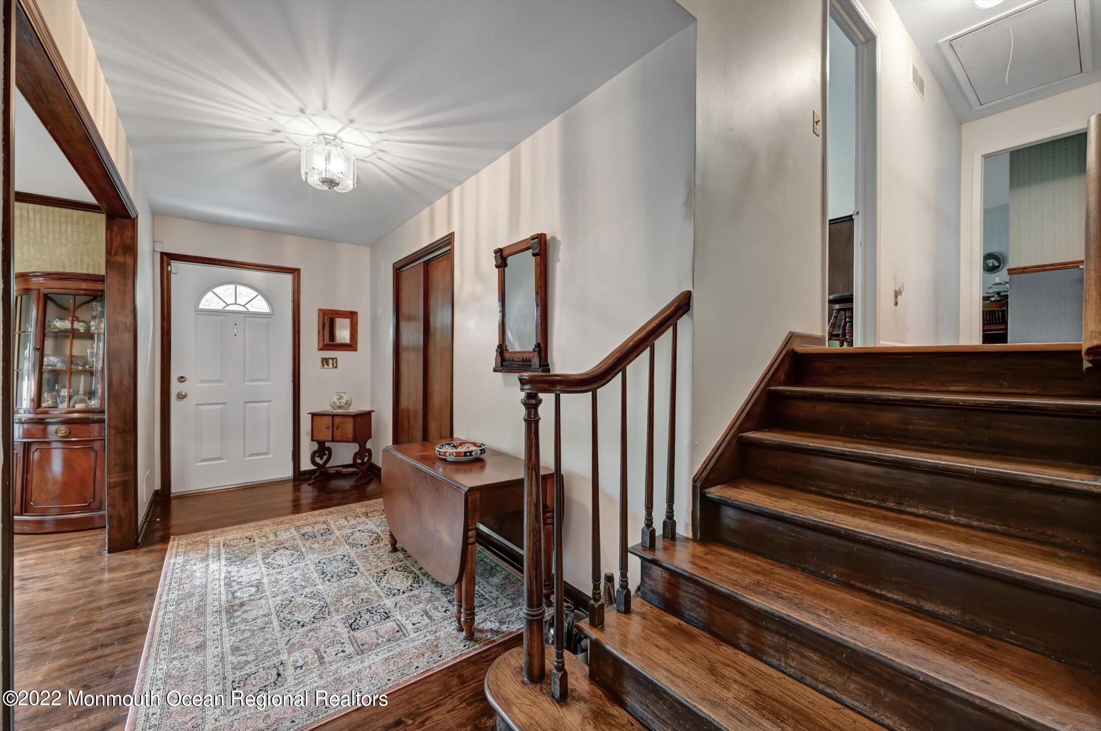 194 Ballantine Road Middletown, NJ 07748 - Photo 4 of 46 04-Foyer