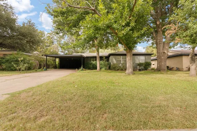 $270,000 | 709 Cozby Street North, Benbrook, TX 76126