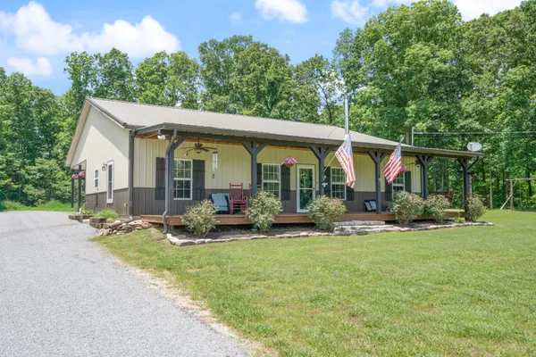 $689,000 | 1150 Old Blacktop Road, McEwen, TN 37101