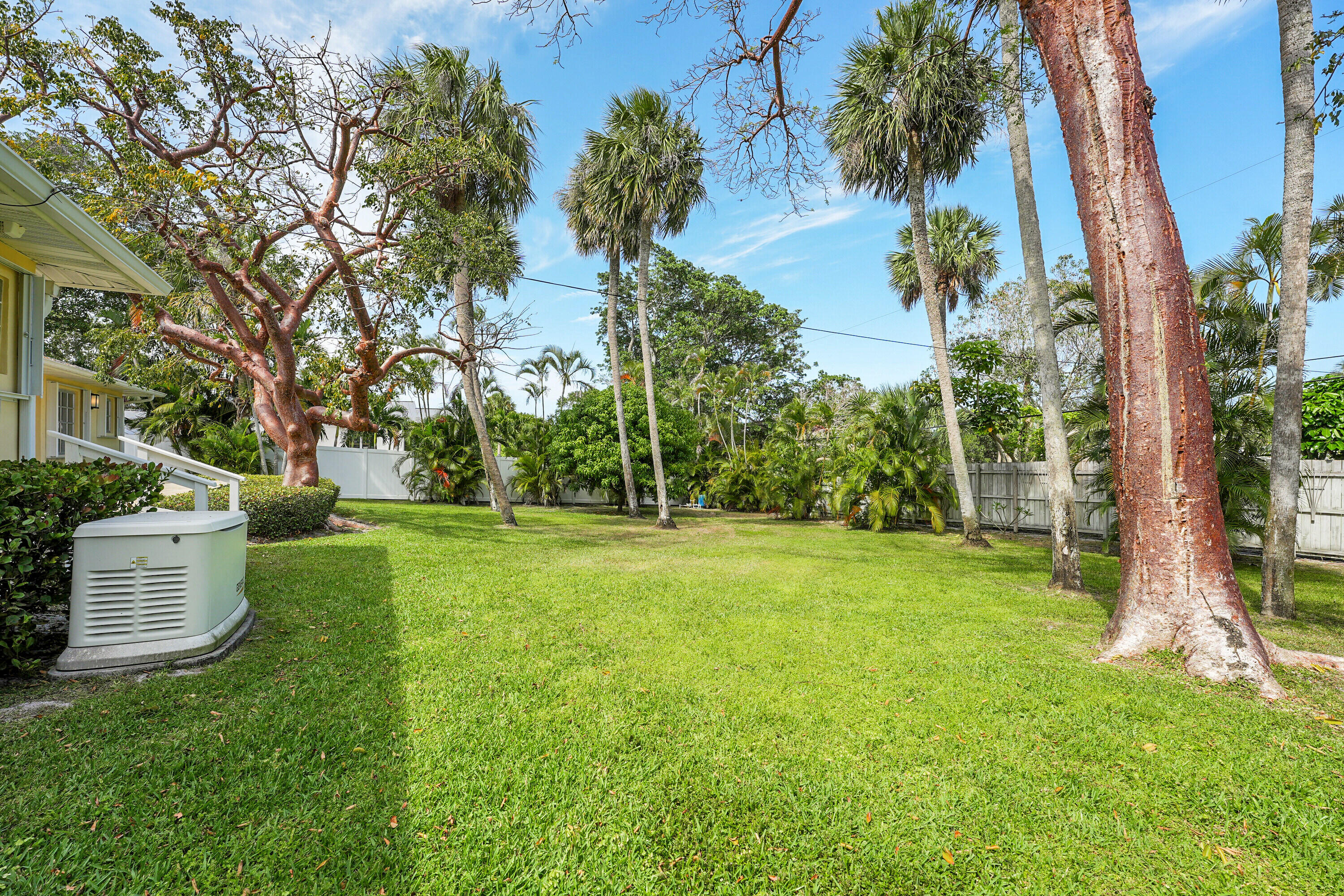 10 Middle Road Sewall's Point, FL 34996 - Photo 23 of 28 a backyard of a house with lots of green space