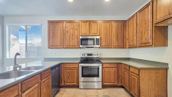 $1,800 | 13395 South 176th Lane, Goodyear, AZ 85338
