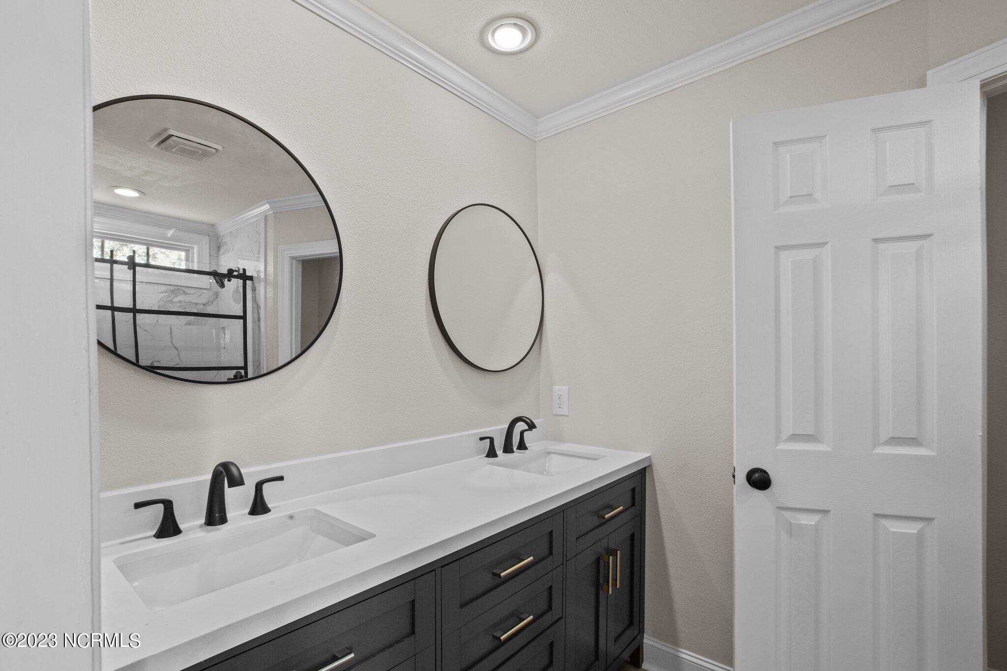 229 Clarks Neck Road Washington, NC 27889 - Photo 18 of 43 Primary Bath