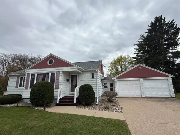 $198,900 | 316 East Stevens Avenue, Shawano, WI 54166