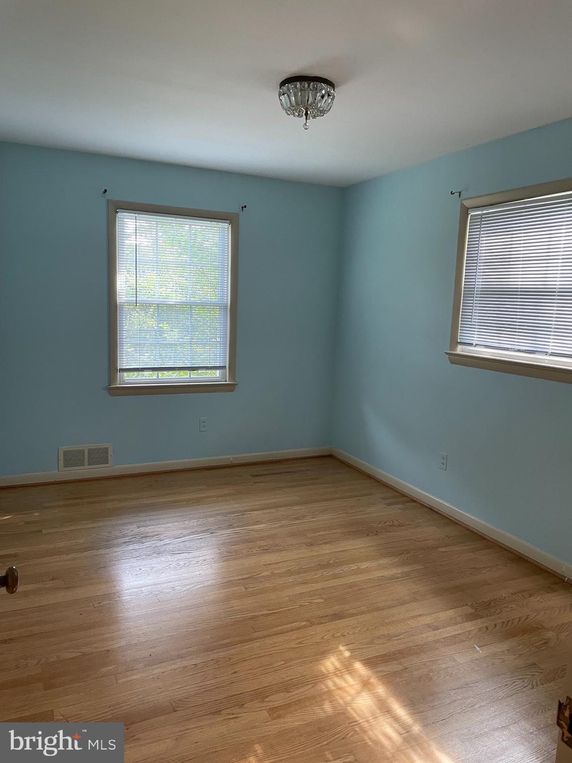 5010 Westport Road Chevy Chase, MD 20815 - Photo 27 of 39 Room 2