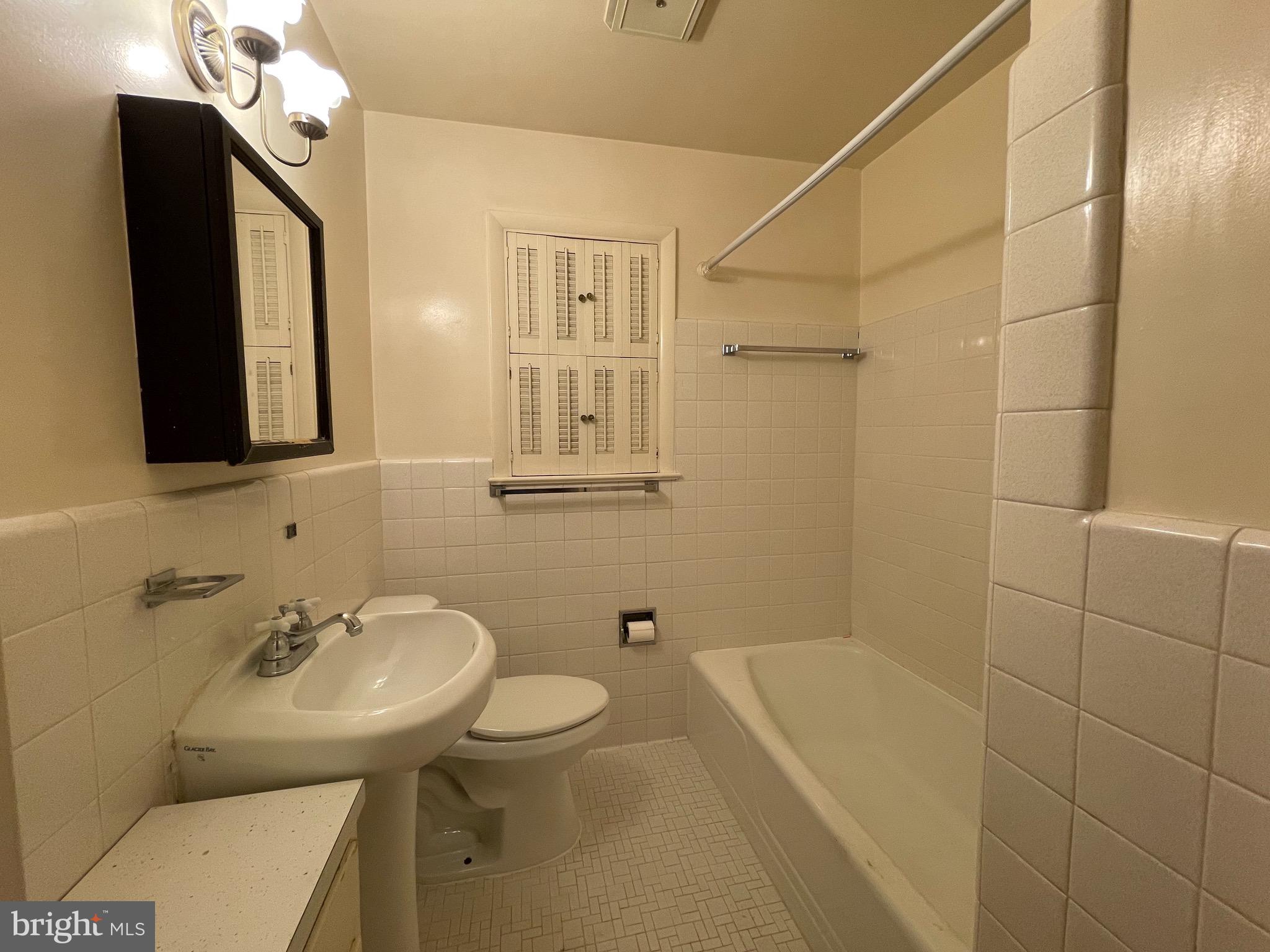 5010 Westport Road Chevy Chase, MD 20815 - Photo 29 of 39 Main Bathroom (Upper Floor)