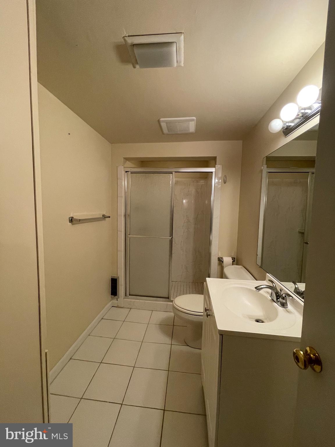 5010 Westport Road Chevy Chase, MD 20815 - Photo 33 of 39 Full Bathroom at Lower 2