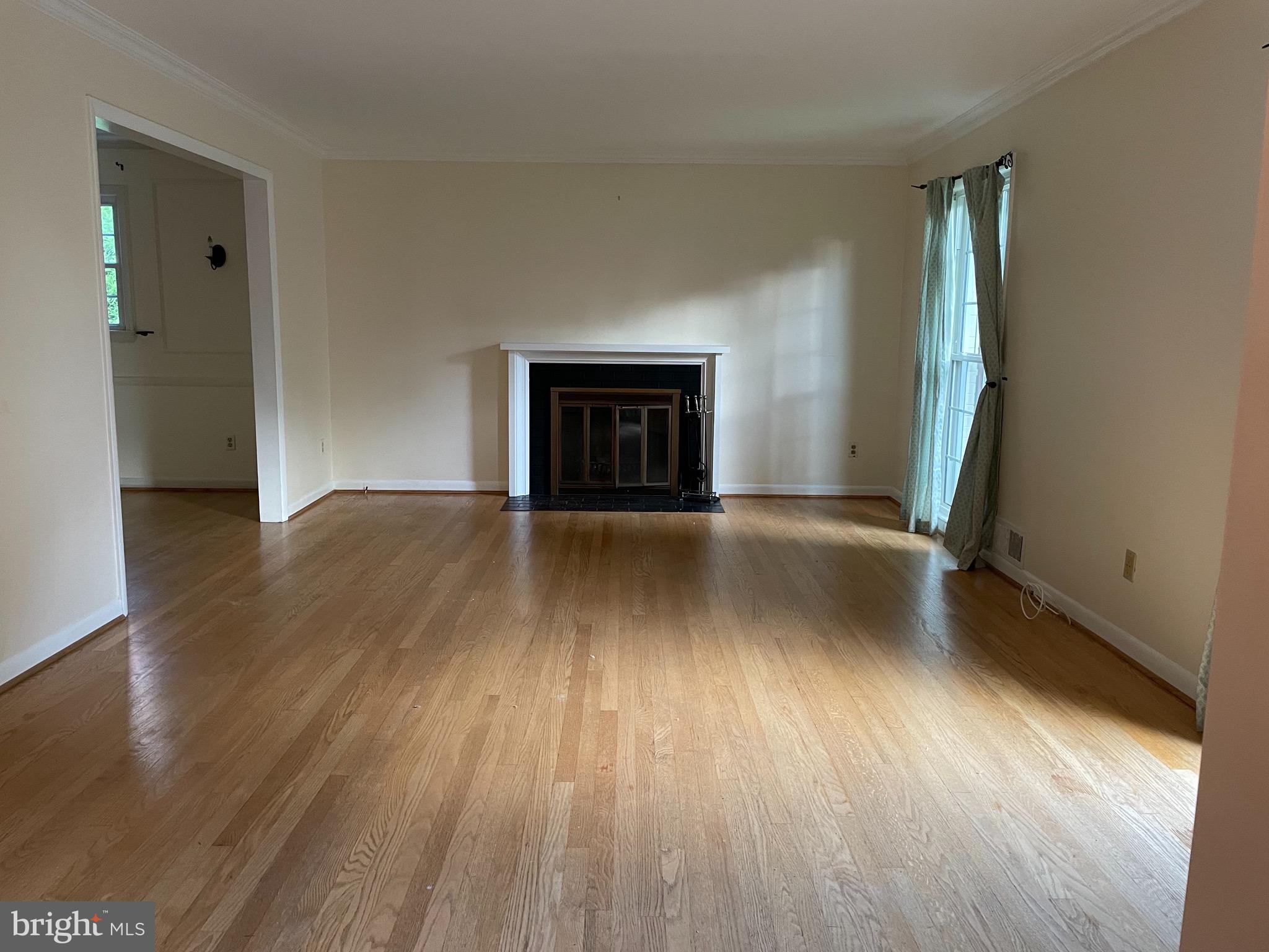 5010 Westport Road Chevy Chase, MD 20815 - Photo 9 of 39 Living Room