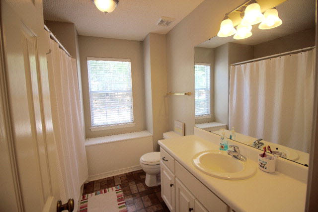 108 Avon Circle East Daphne, AL 36526 - Photo 32 of 46 Bathroom 2