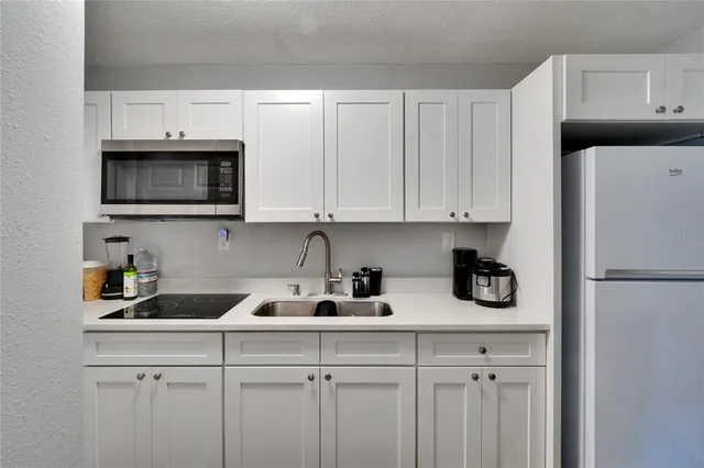 $650,000 | 2219 Summit View Drive, Valrico, FL 33596