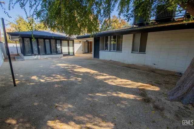 $920,000 | Undisclosed Address, Bakersfield, CA 93301