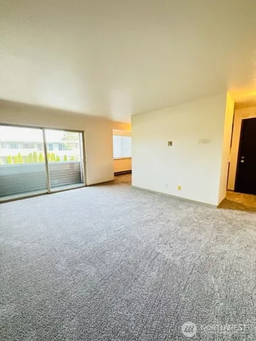 $1,400 | 5631 Hwy Place, Unit 8, Everett, WA 98203
