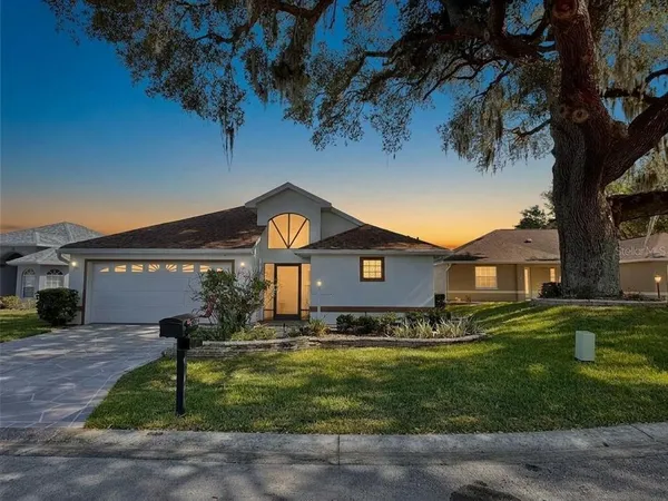 $325,000 | 17552 Southeast 119th Circle, Summerfield, FL 34491