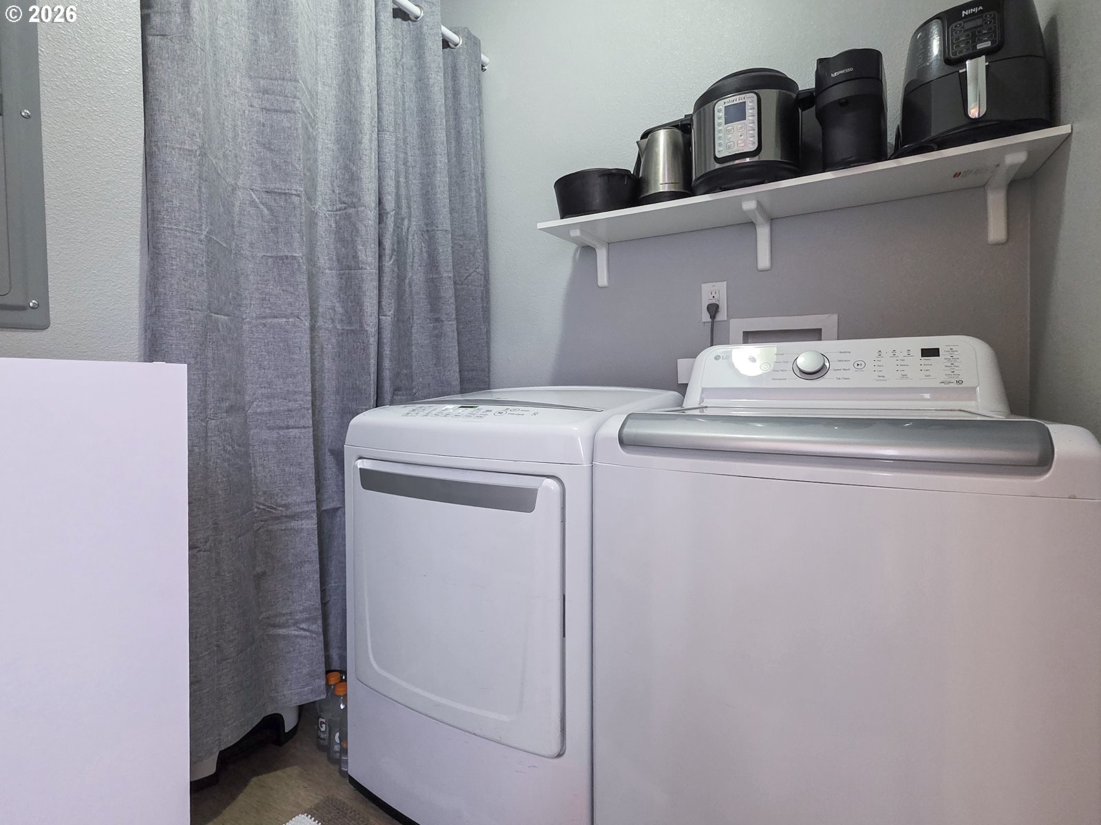 1214 North Clark Street Cornelius, OR 97113 - Photo 17 of 34 a utility room with dryer and washer