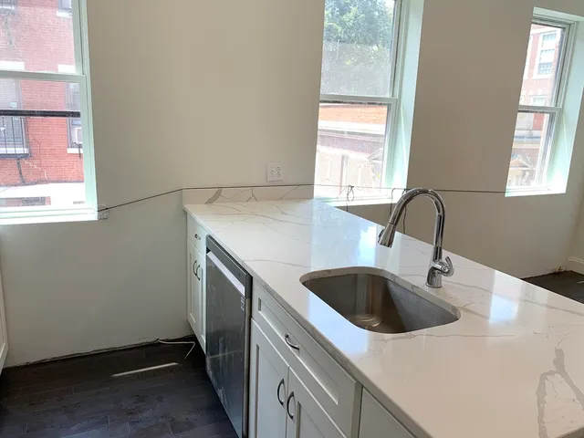 $4,000 | 49 Charter Street, Unit 3, Boston, MA 02113