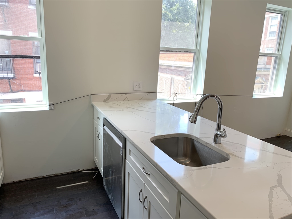 49 Charter Street, Unit 3 Boston, MA 02113 - Photo 8 of 9