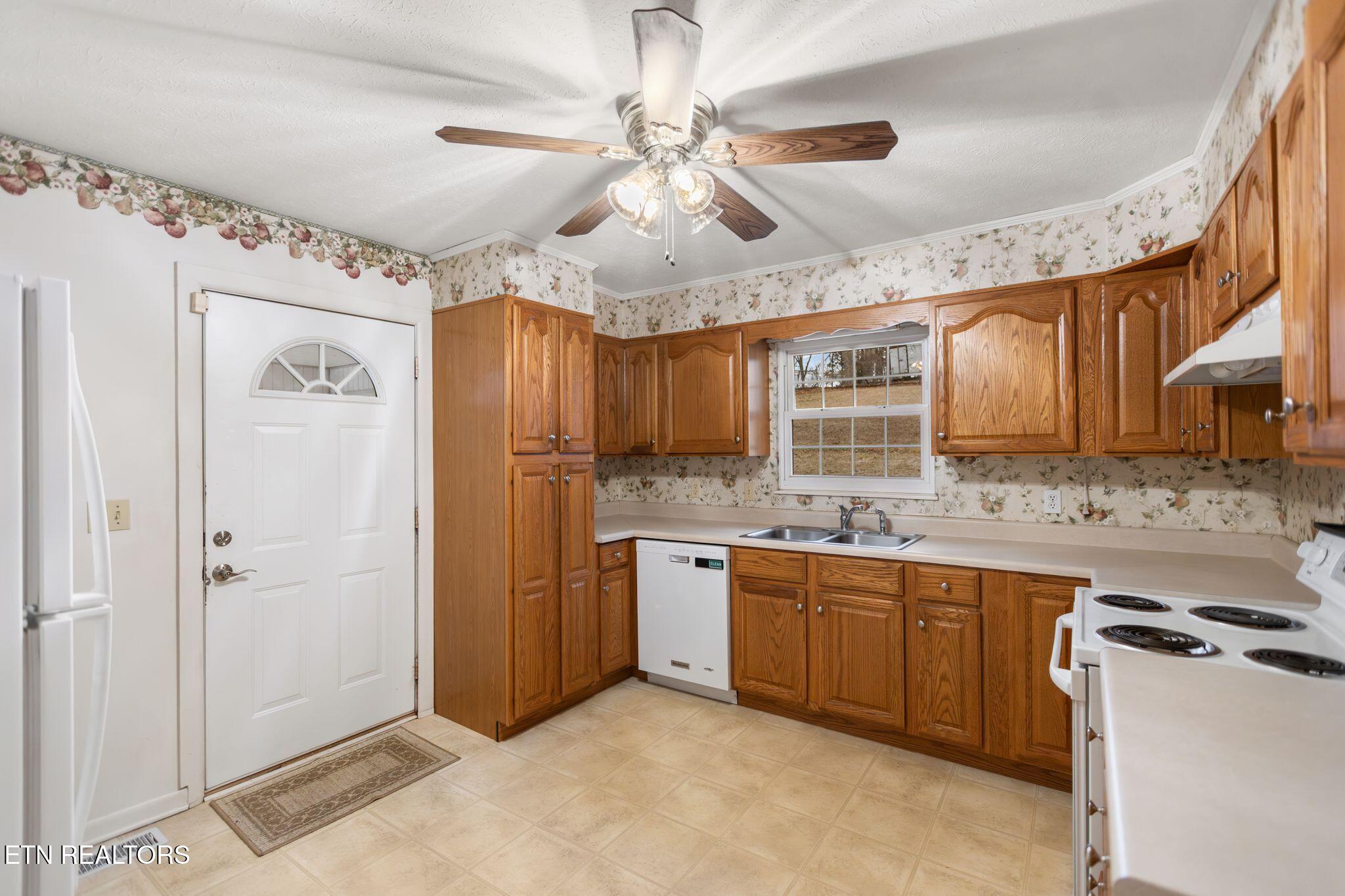 155 Chestnut Hill Road Harriman, TN 37748 - Photo 9 of 31 Photo May 14 2026, 9 31 16 PM