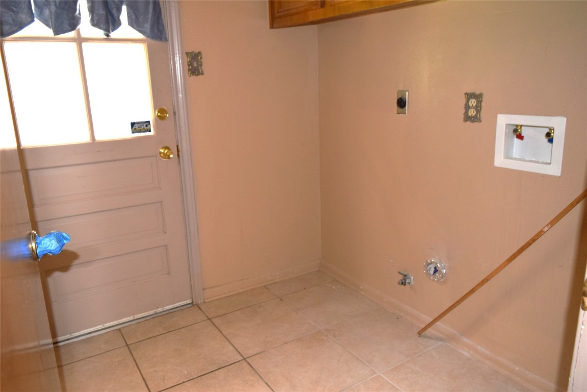 7331 Rancho Mission Drive Houston, TX 77083 - Photo 22 of 24 Laundry room and back entrance
