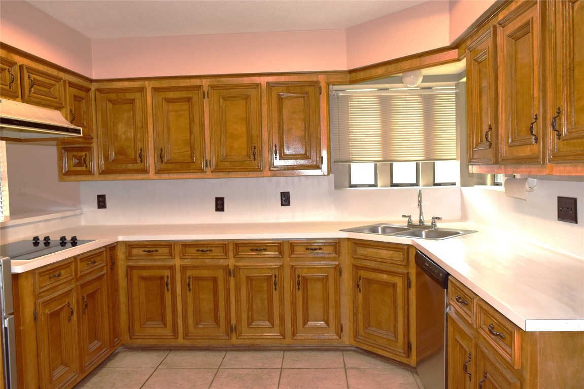 7331 Rancho Mission Drive Houston, TX 77083 - Photo 8 of 24 Kitchen