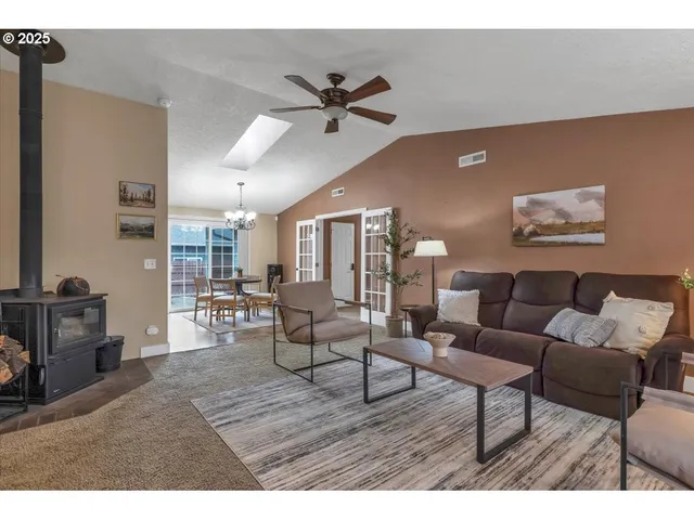 $595,000 | 1393 Southwest Alexander Drive, Dallas, OR 97338