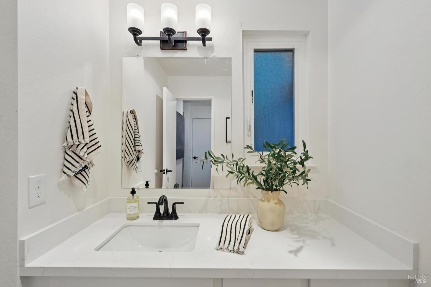 405 Sylvia Way San Rafael, CA 94903 - Photo 11 of 21