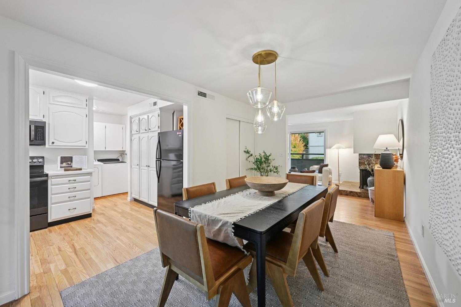 405 Sylvia Way San Rafael, CA 94903 - Photo 4 of 21