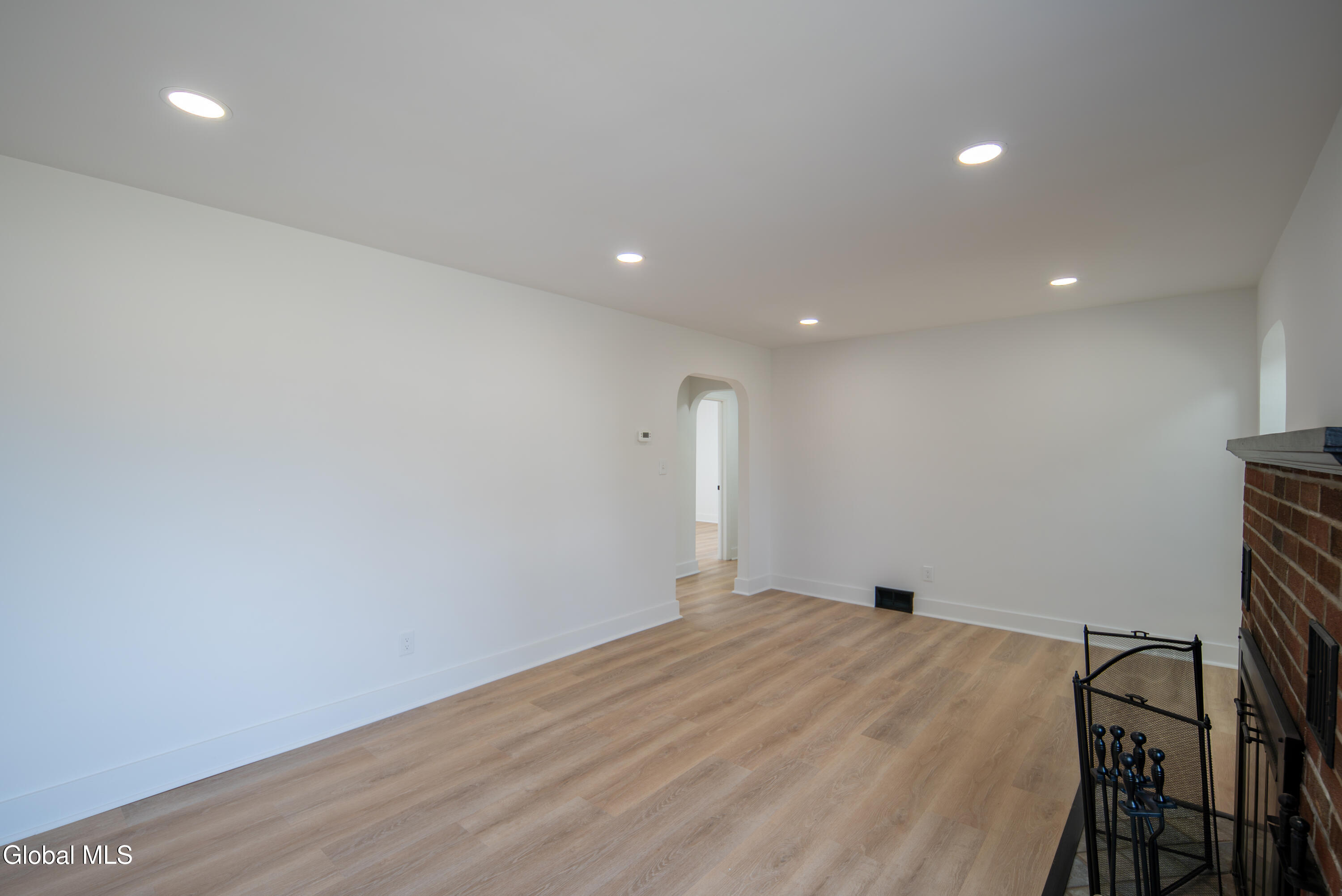 308 Kings Road Schenectady, NY 12304 - Photo 7 of 53 007