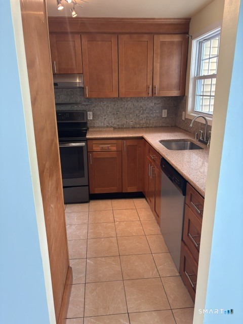 32 Meryl Court, Unit 32 Groton, CT 06340 - Photo 8 of 18