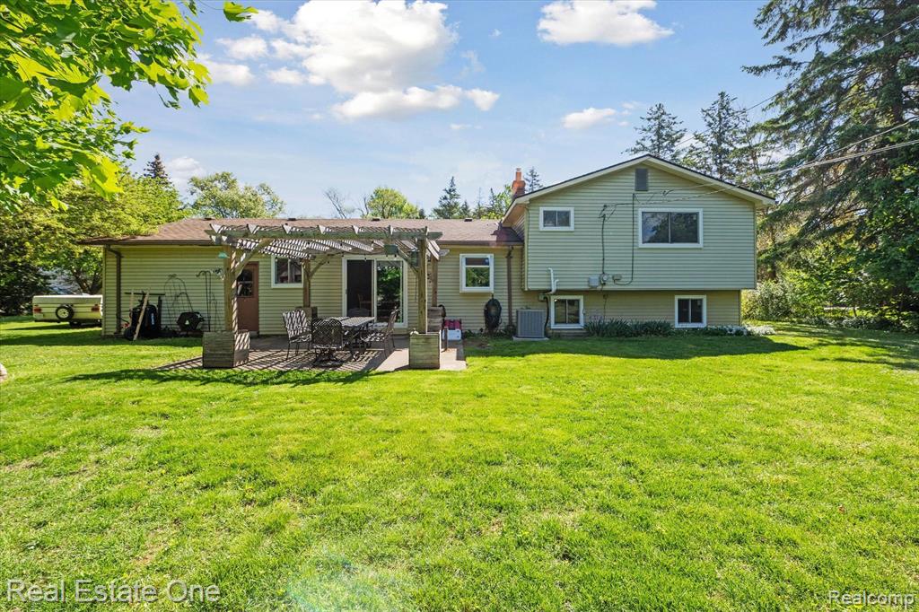 2015 Welch Road Walled Lake, MI 48390 - Photo 19 of 22 Gallery Image 19