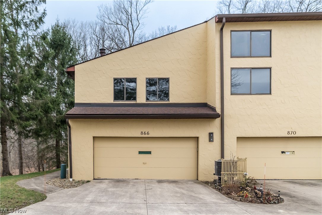 866 Hampton Ridge Drive Akron, OH 44313 - Photo 1 of 21 Gallery Image 1